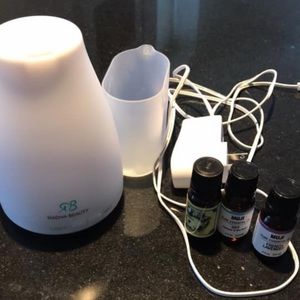 Radha 7 color diffuser comes with 3 essential oils
